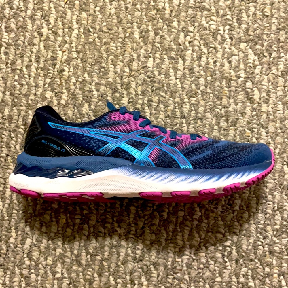 ASICS nimbus running shoe 8.5 veuc